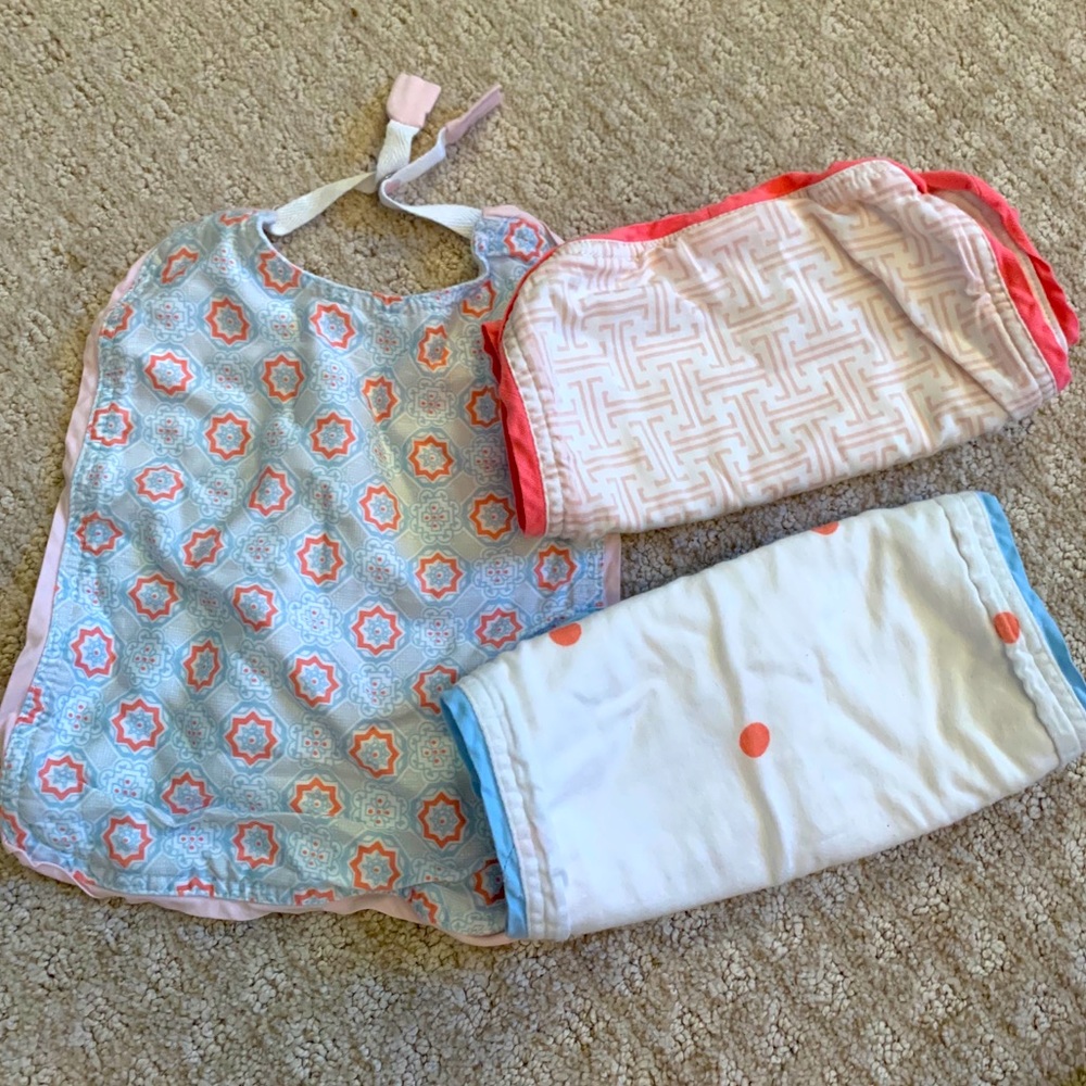 Serena & Lily Bib & Burp cloth set